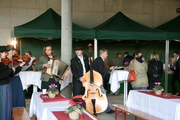 Fröhliche Firmenfeiern oder ein Geschäftsjubiläum